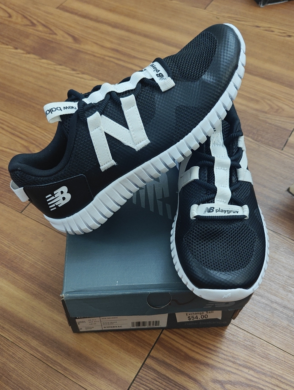 New Balance boys sneaker